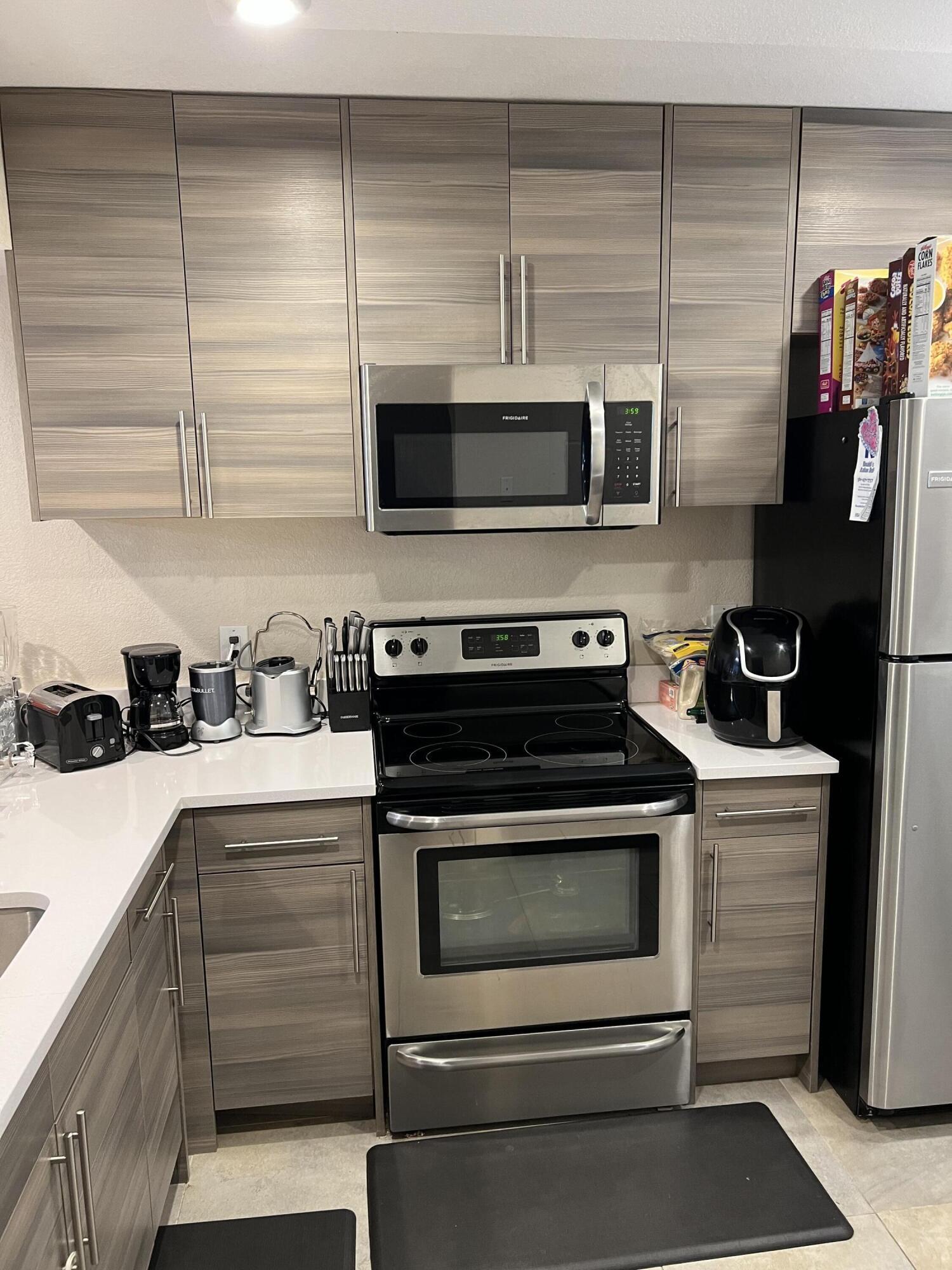 Property Photo: 3826 Whitehall Drive 101 FL 33401
