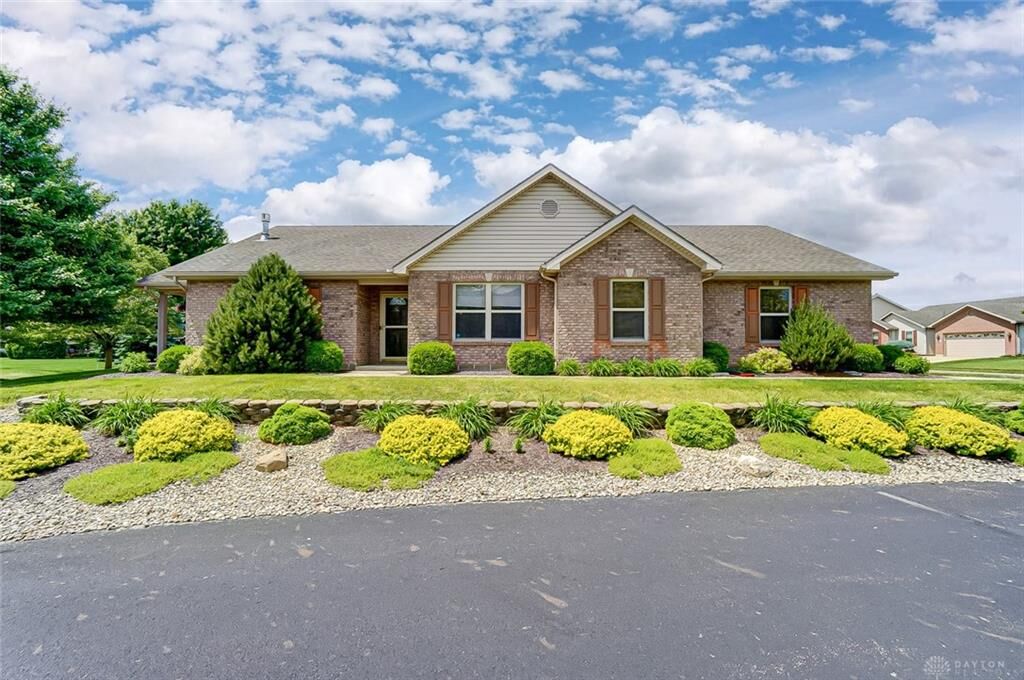 Property Photo: 618 Willow Point Court OH 45373