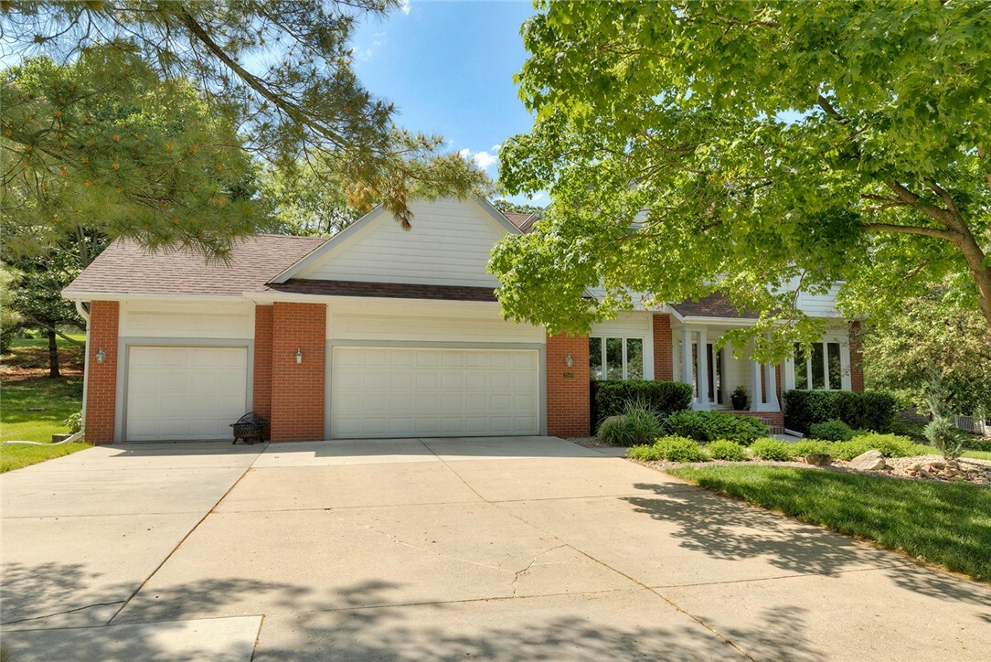 Property Photo:  3500 Southern Woods Drive  IA 50321 