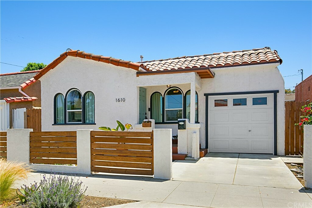 Property Photo: 1610 E 61st Street CA 90805