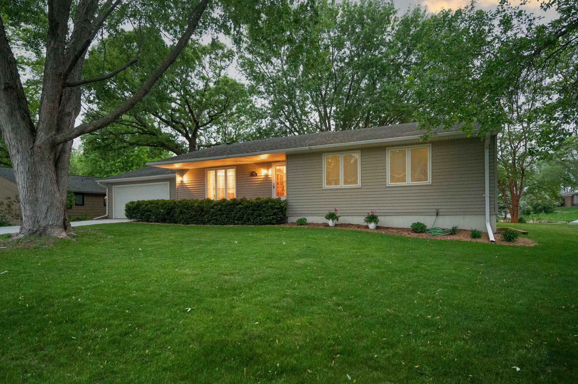 Property Photo:  4415 Robin Avenue N  MN 55422 