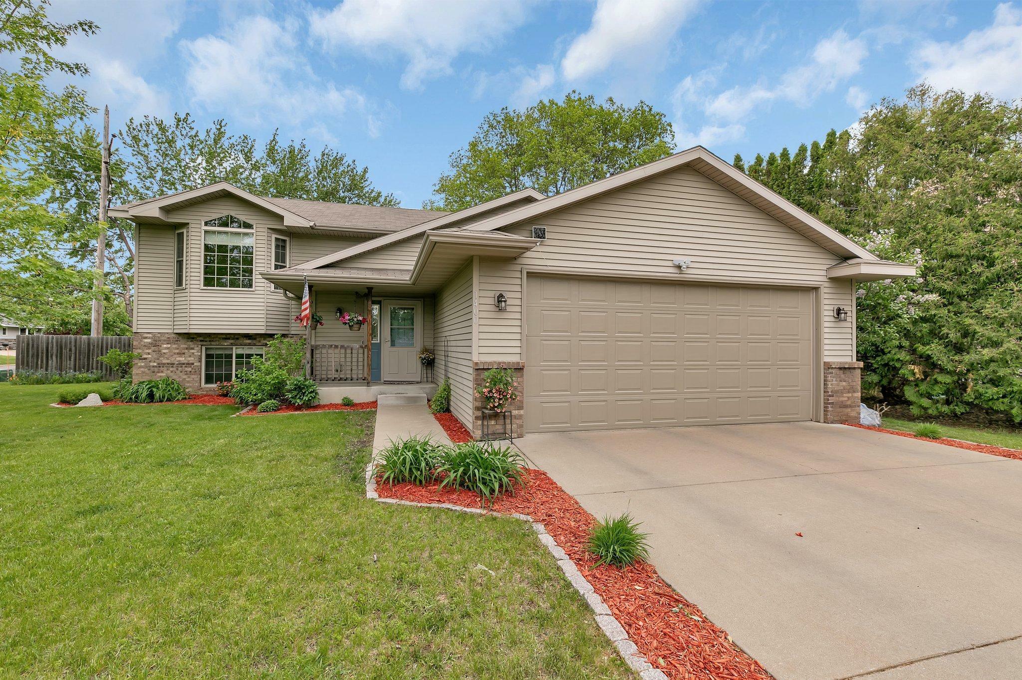 Property Photo:  1400 Goettens Way  MN 56301 