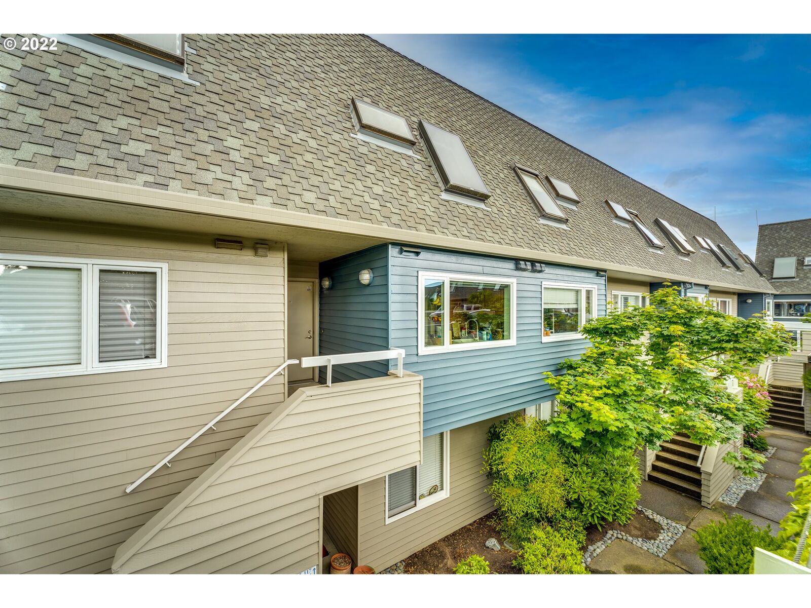 Property Photo: 117 N Hayden Bay Dr OR 97217
