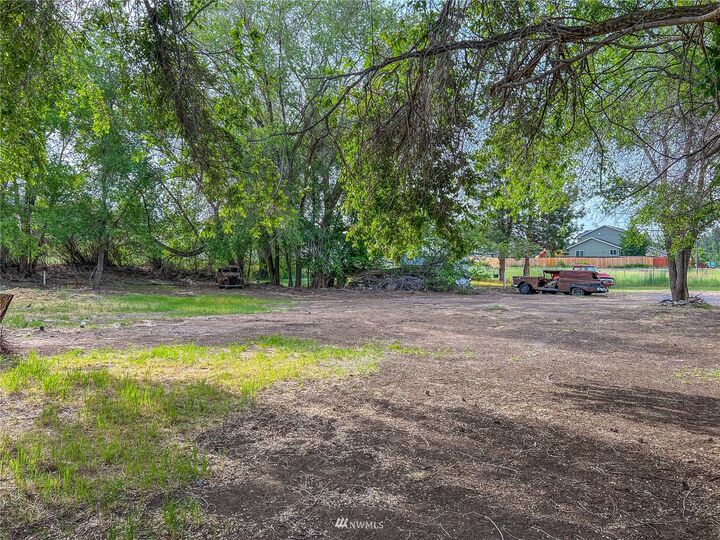 Property Photo: 2213 N Baker Avenue WA 98802