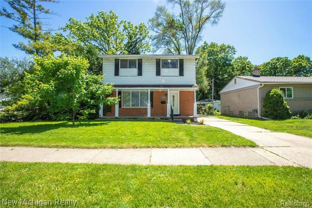 Property Photo:  560 E Farnum Avenue  MI 48071 