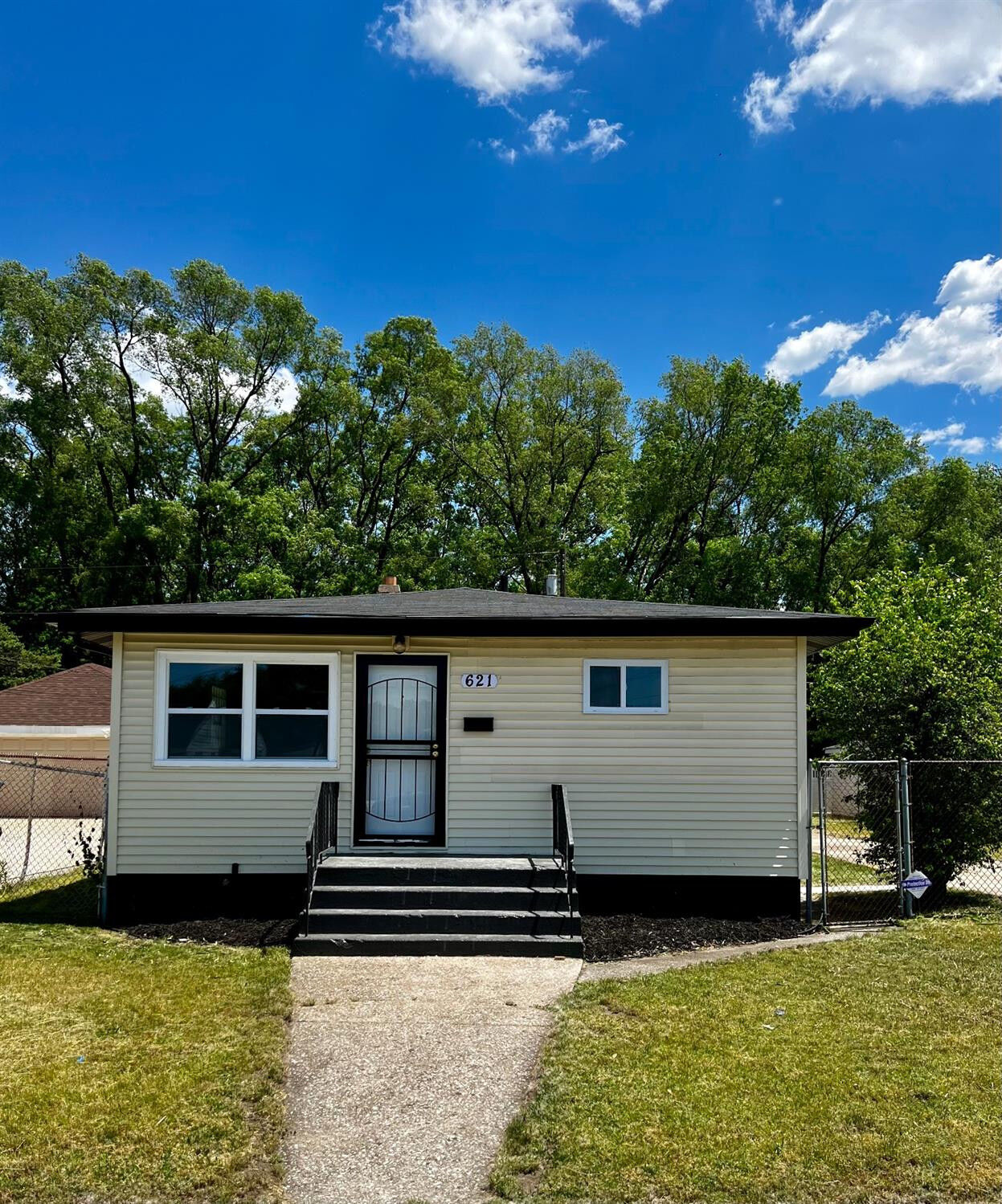 Property Photo:  621 Dallas Street  IN 46406 
