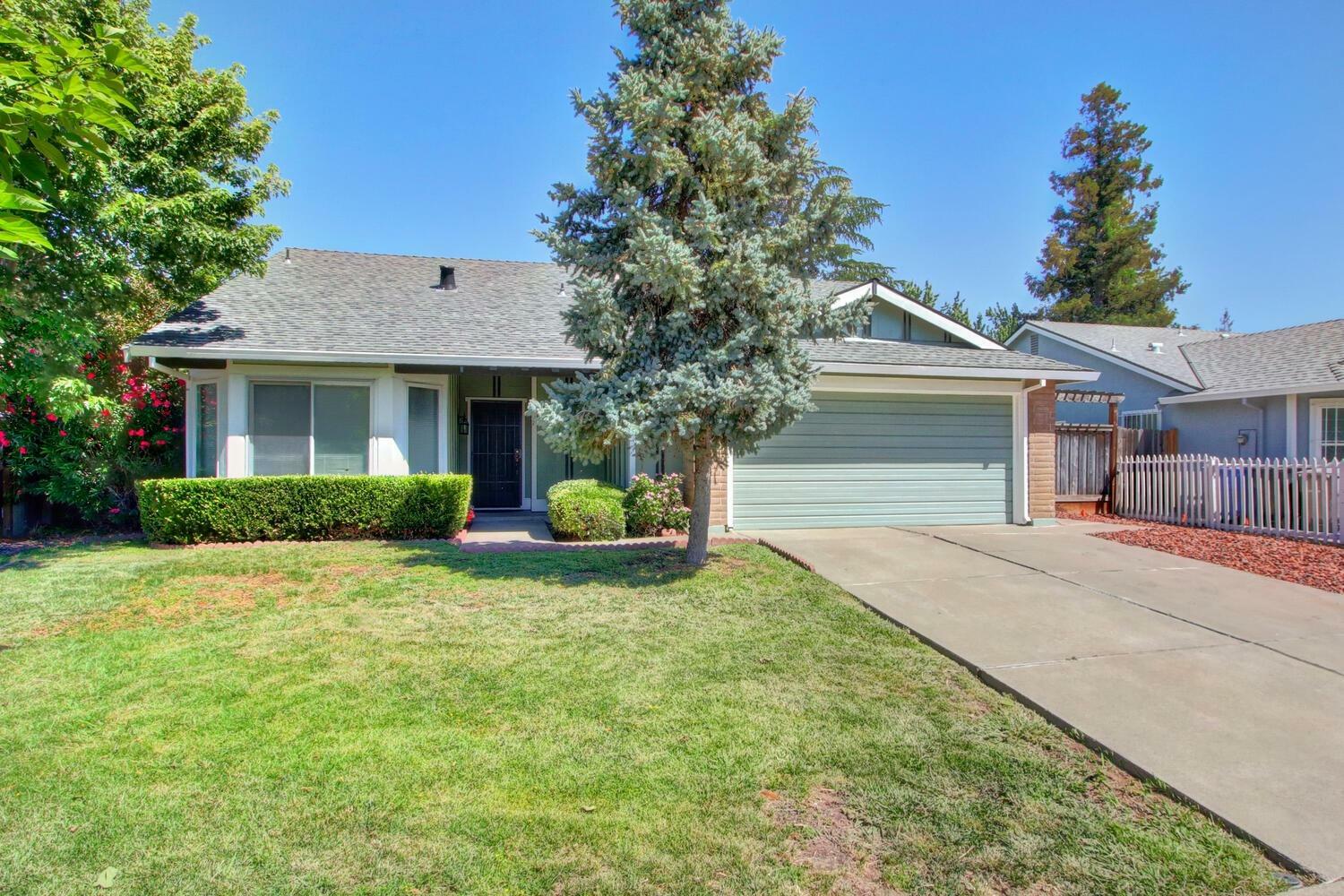 Property Photo: 4227 Chinquapin Way CA 95823