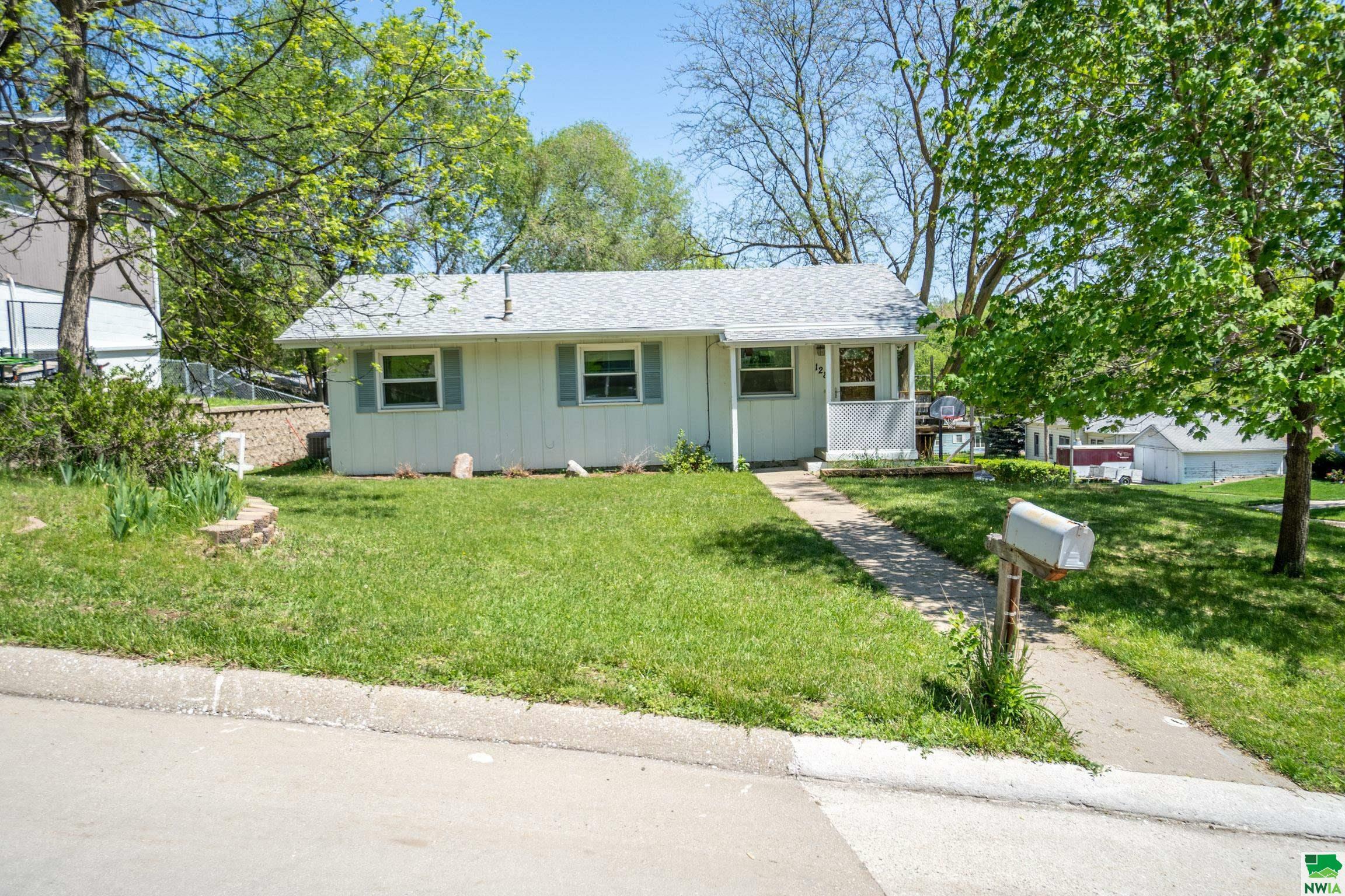 Property Photo:  128 S Davidson  IA 51103 