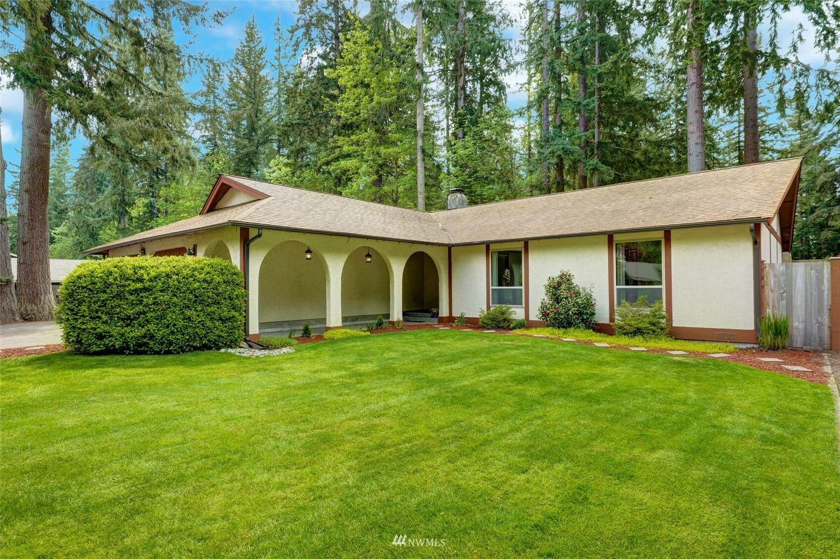 Property Photo:  25203 SE 31st Place  WA 98075 