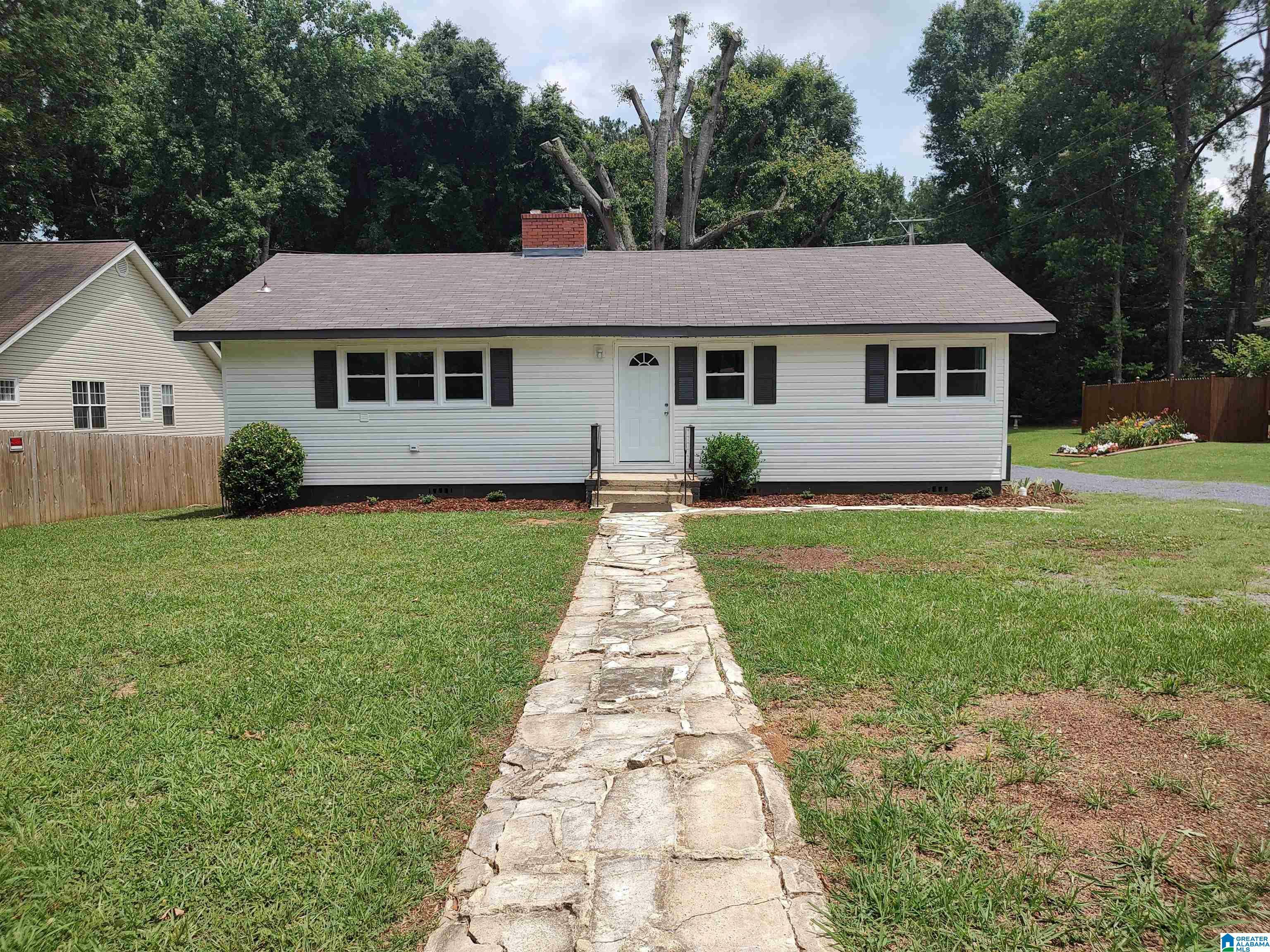 Property Photo:  1000 W Walnut Street  AL 35150 