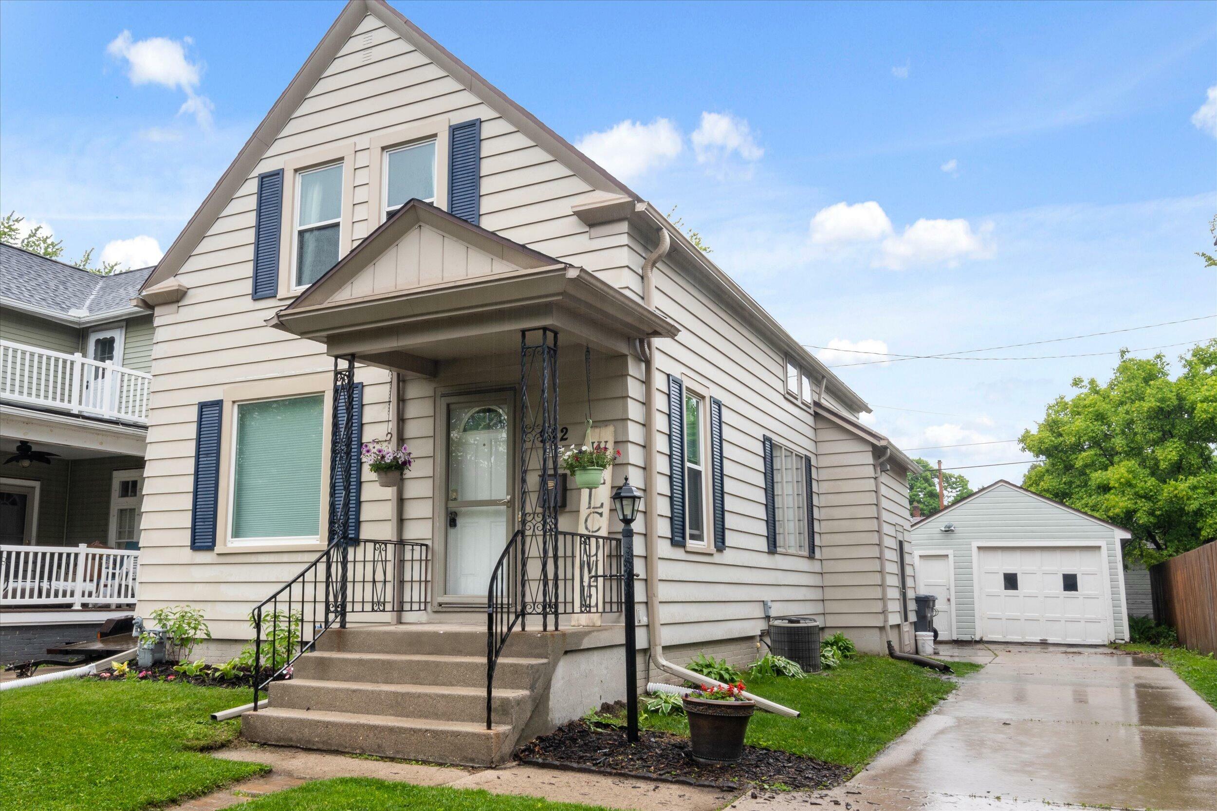 Property Photo: 912 Logan Ave WI 53083