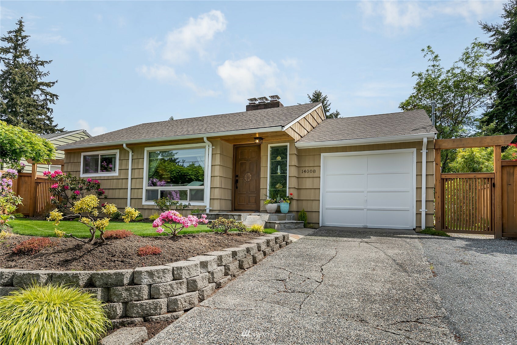 Property Photo: 14008 23rd Avenue NE WA 98125
