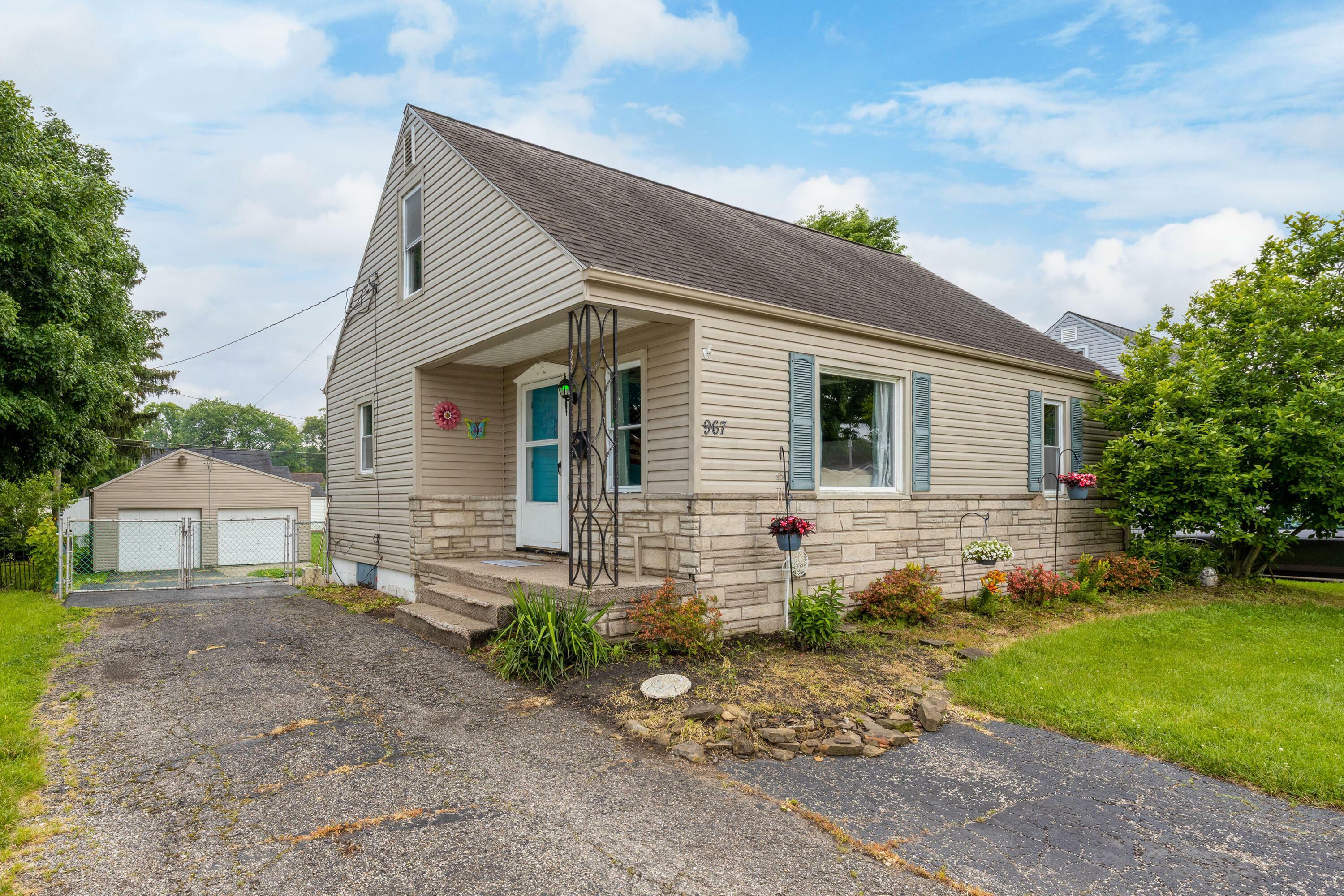 Property Photo: 967 Ridgelawn Avenue OH 43055