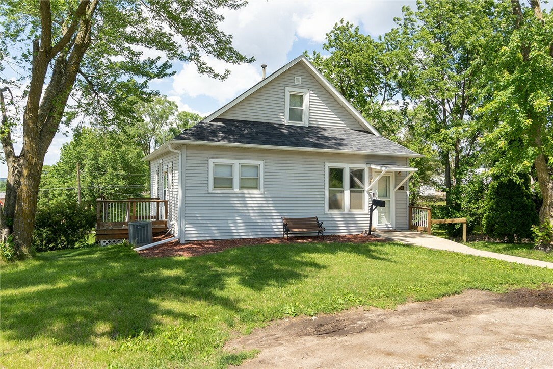 Property Photo:  30 W Pleasant Street  IA 50054 