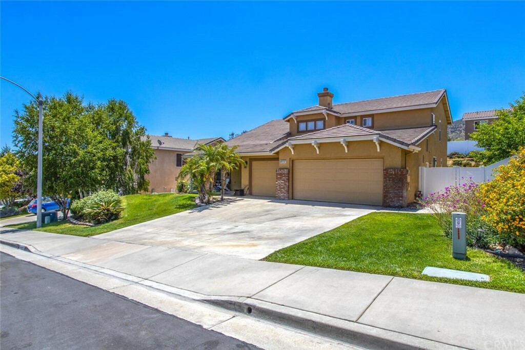 Property Photo: 13695 Buckskin Trail Drive CA 92883