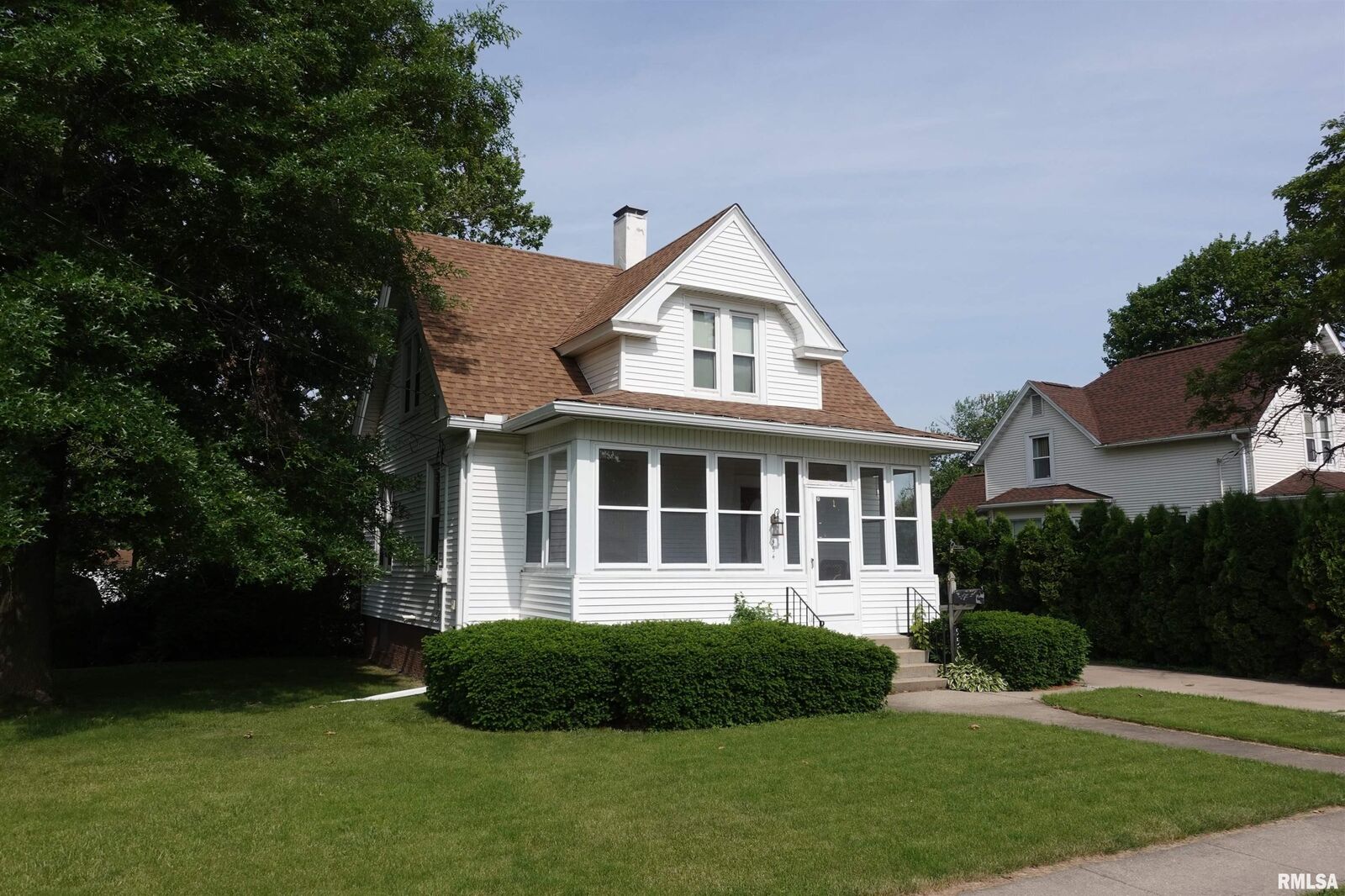 Property Photo:  954 N Farnham  IL 61401 