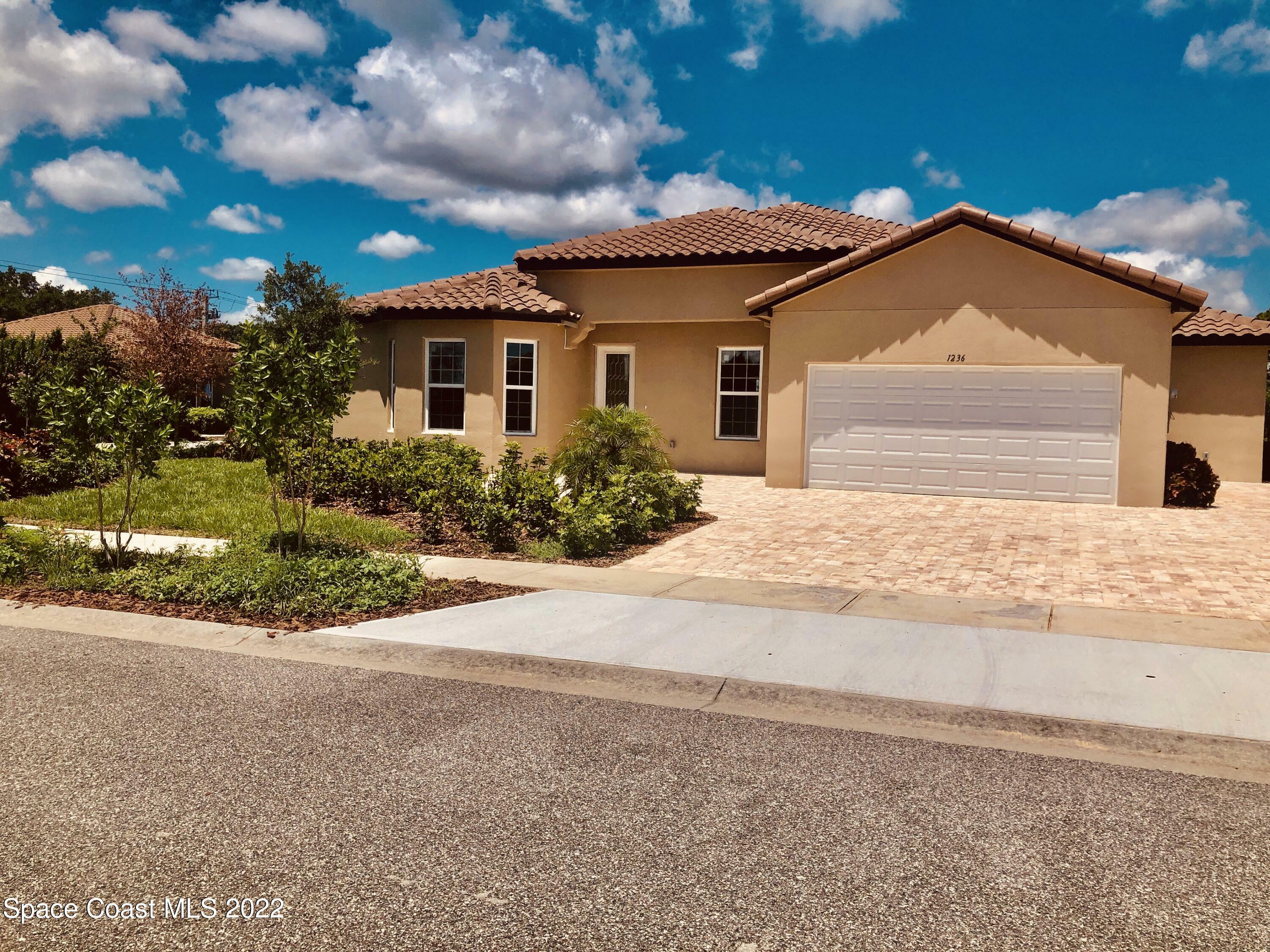Property Photo: 1236 Fulton Circle FL 32780