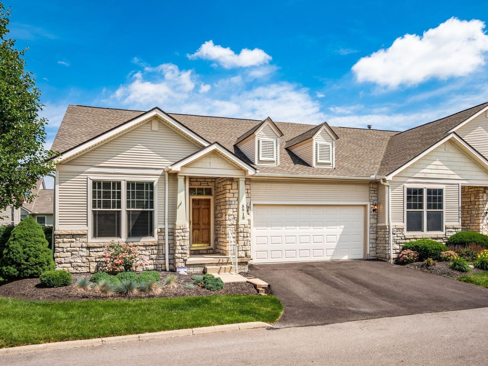 Property Photo:  5918 Coventry Lake Drive  OH 43026 