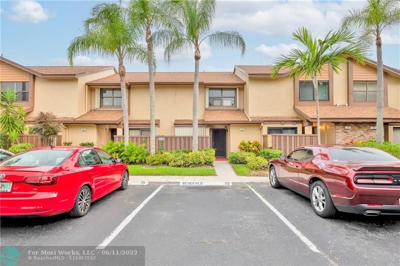 Property Photo: 3962 Cocoplum Cir 3673 FL 33063