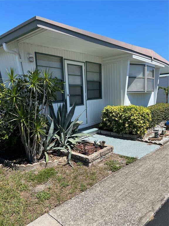 Property Photo:  