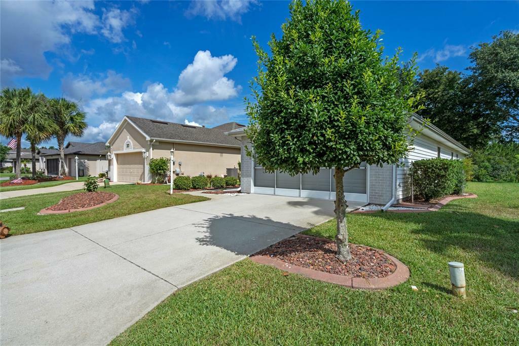 Property Photo:  5425 Sir Churchill Drive  FL 34748 