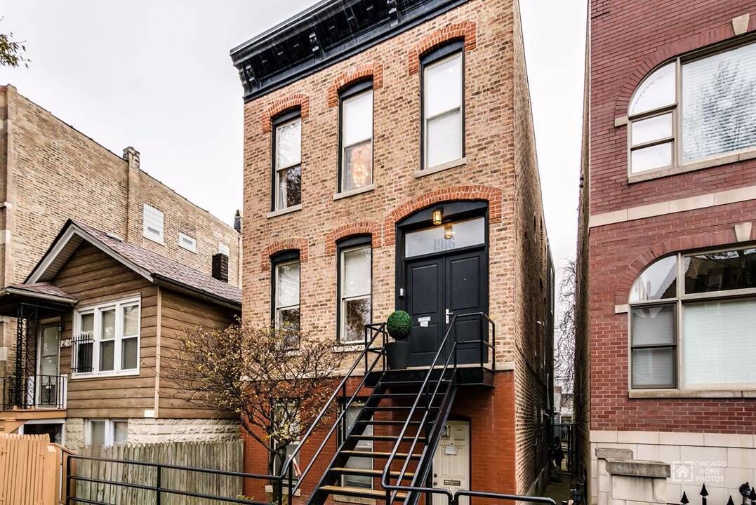 Property Photo: 1916 W Cortland Street 1 IL 60622