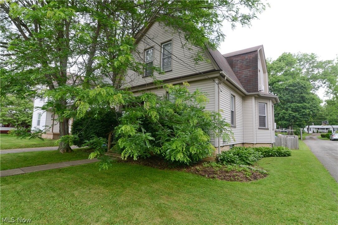 Property Photo: 739 Columbia Street OH 44431