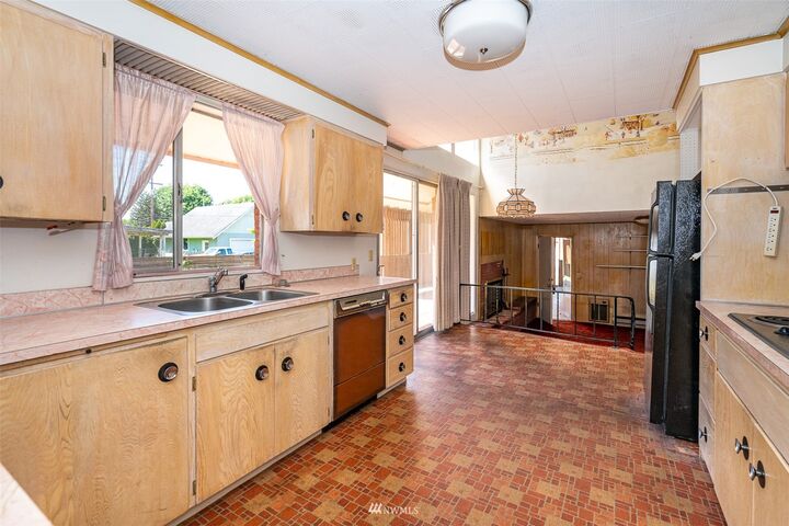 Property Photo: 304 W 1st WA 98531