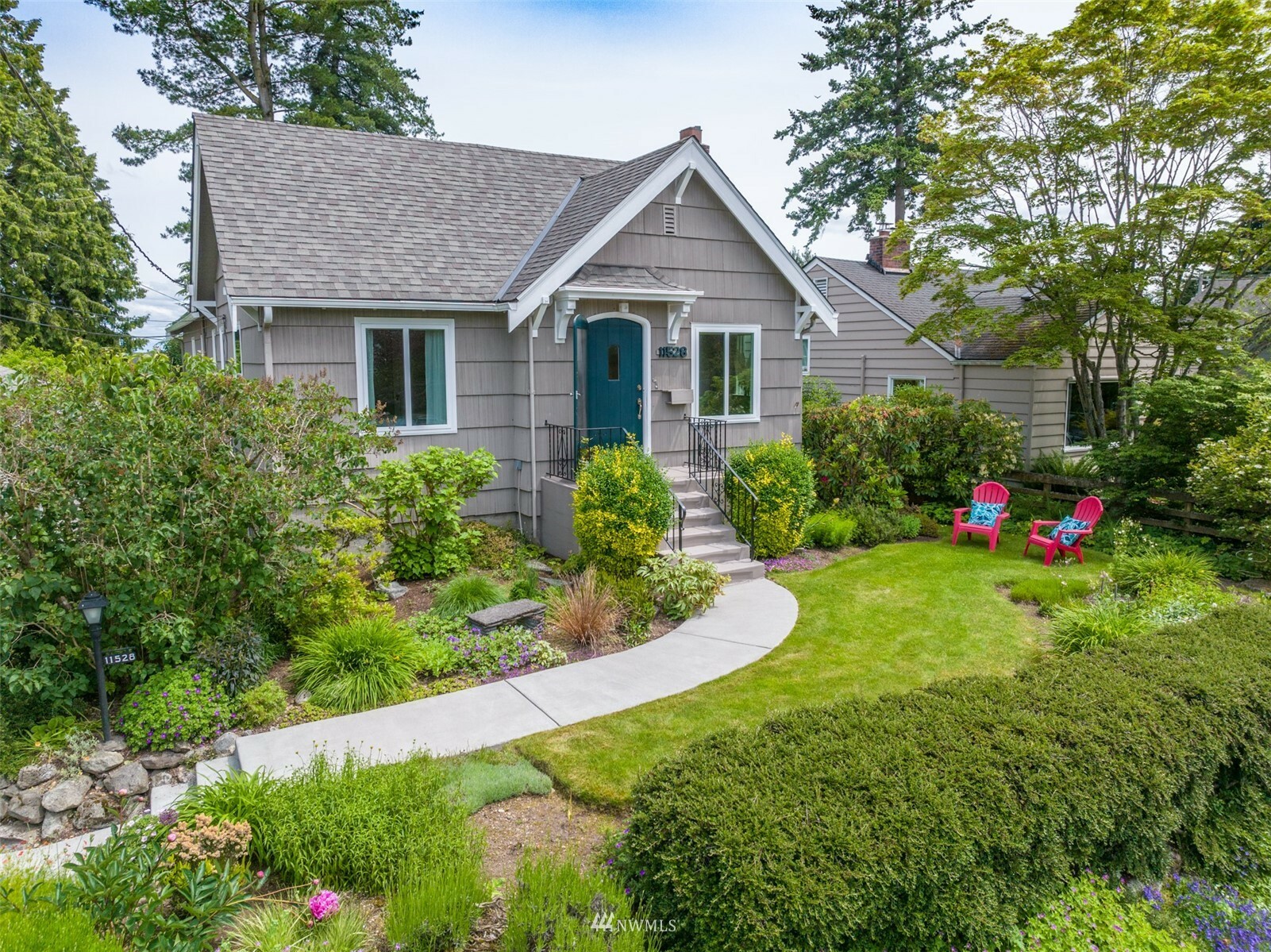 Property Photo:  11528 Evanston Avenue N  WA 98133 