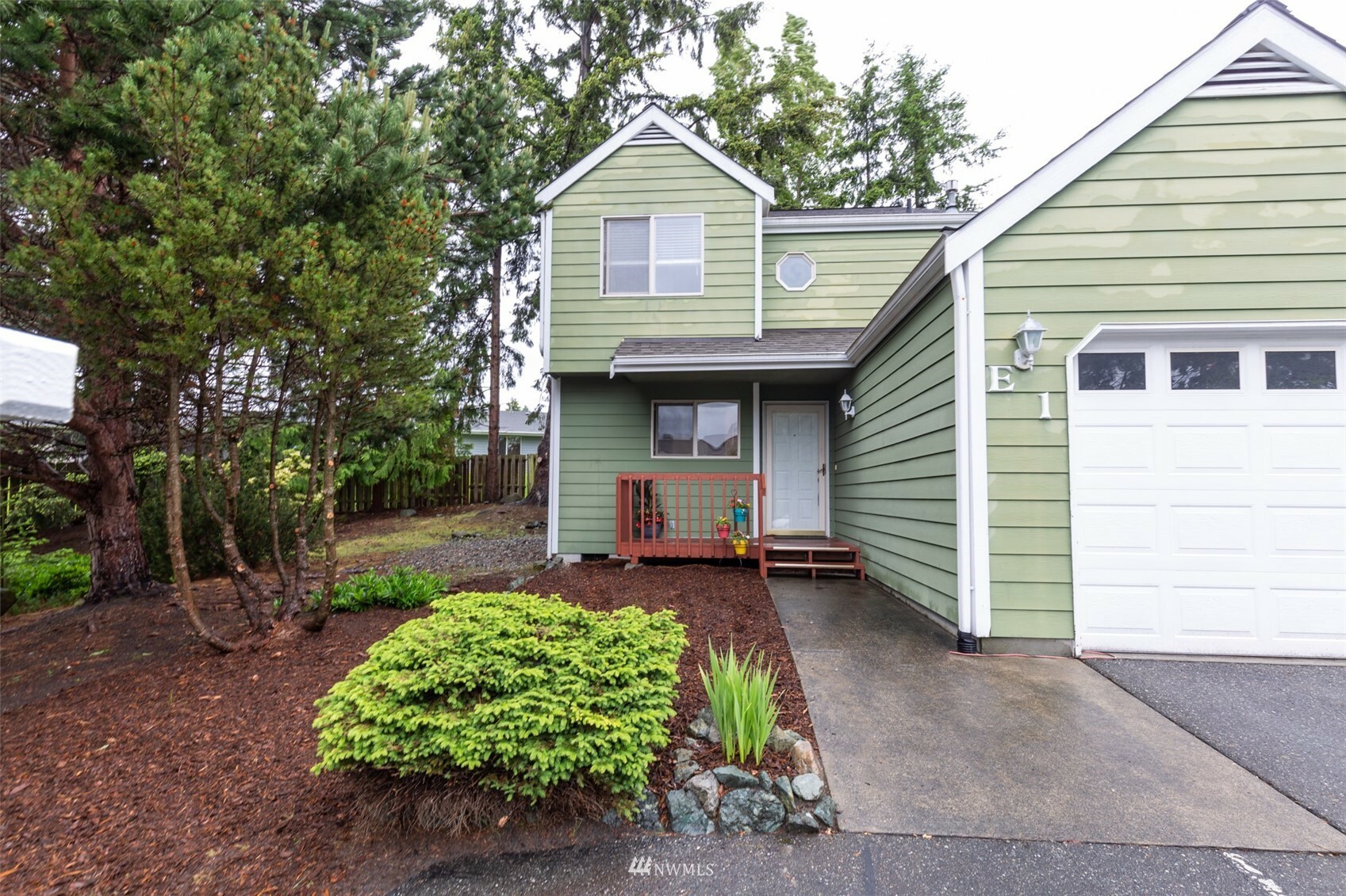 Property Photo: 1250 SW Heller Street E1 WA 98277