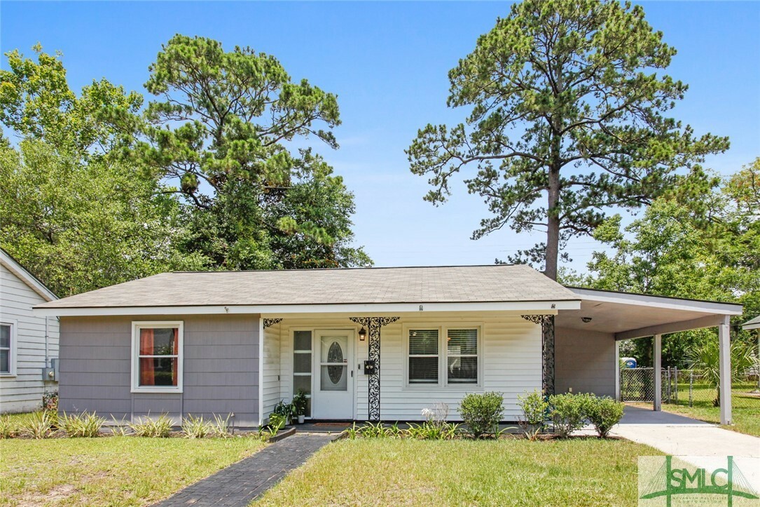 Property Photo:  2120 E 38th Street  GA 31404 