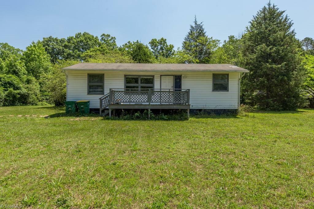 Property Photo:  165 Oak Grove Avenue  NC 27023 