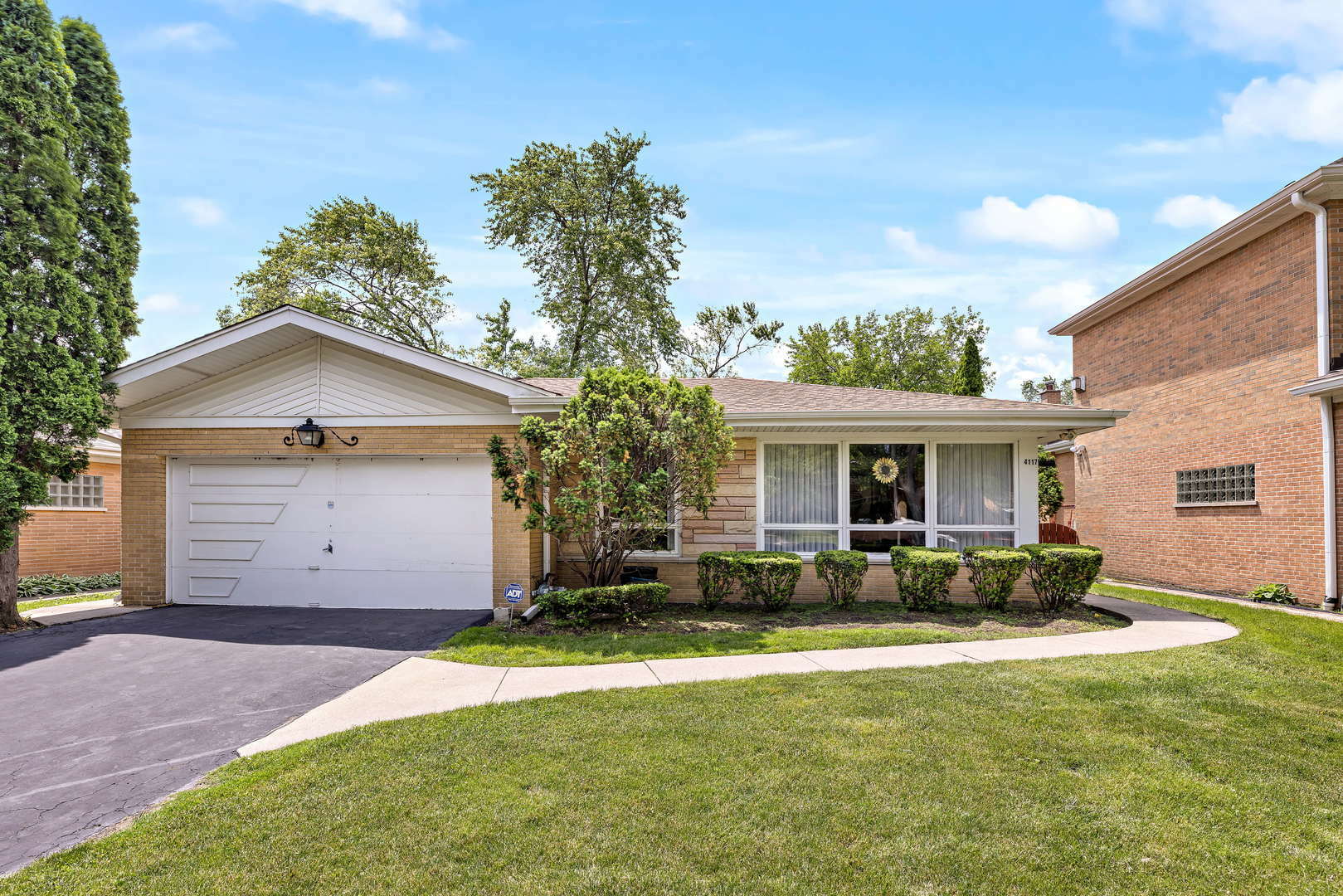 Property Photo:  4117 Suffield Court  IL 60076 