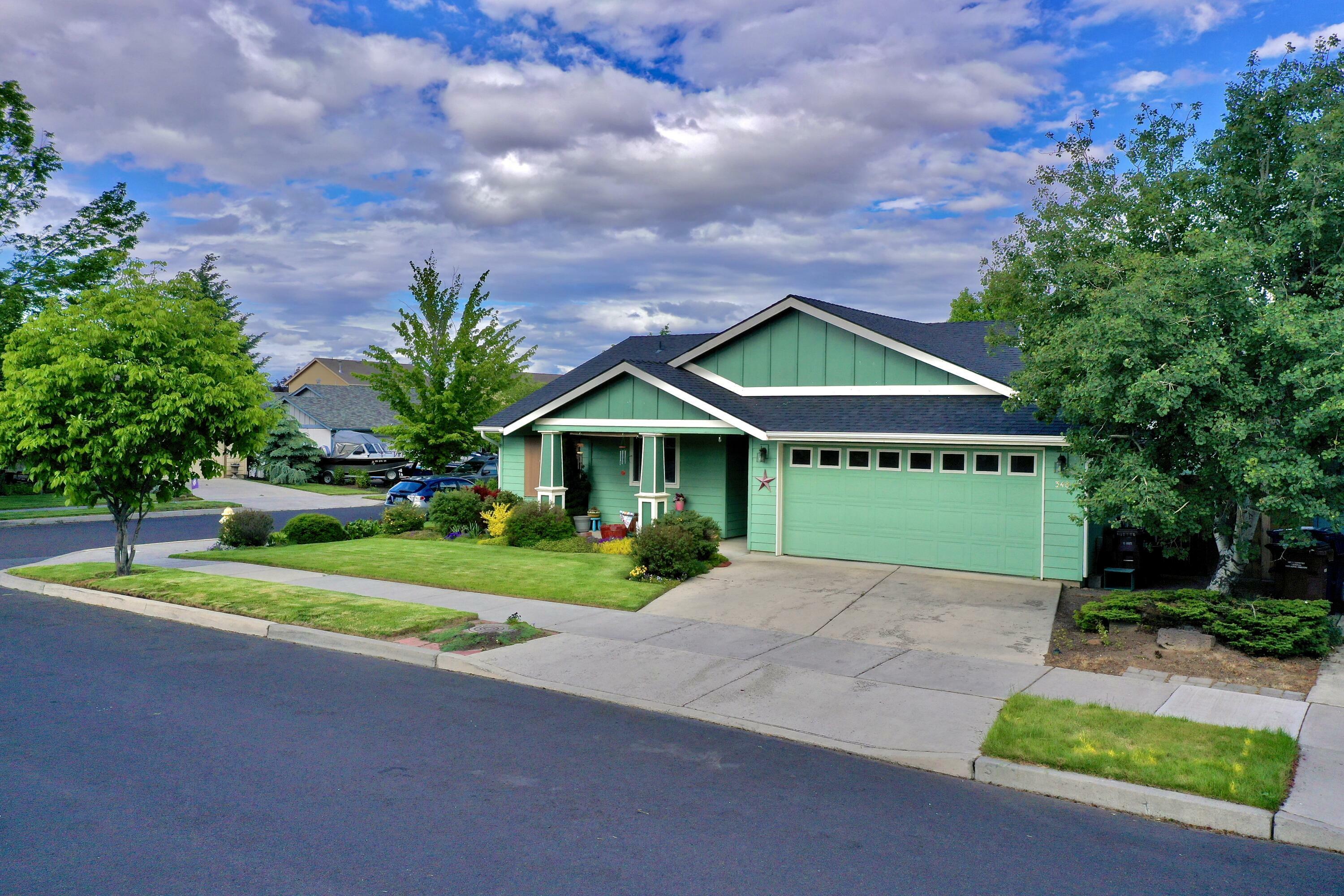 Property Photo:  348 NW Antler Loop  OR 97756 