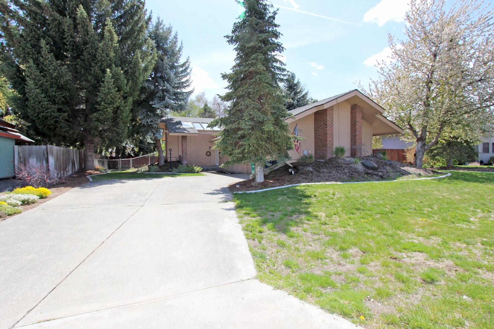 Property Photo: 12010 E 33rd Ave WA 99206-6302