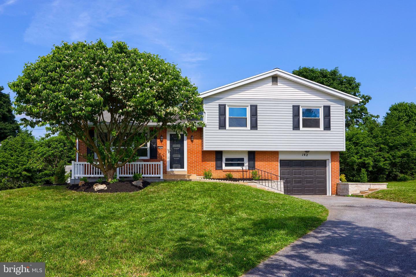 Property Photo:  142 Mallard Avenue  PA 17584 