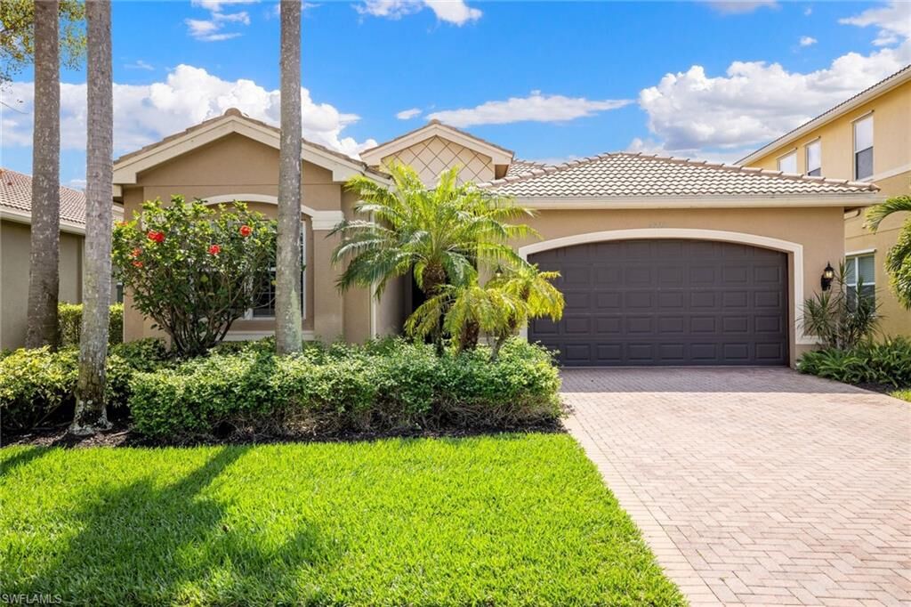 Property Photo: 6712 Marbella Ln FL 34105