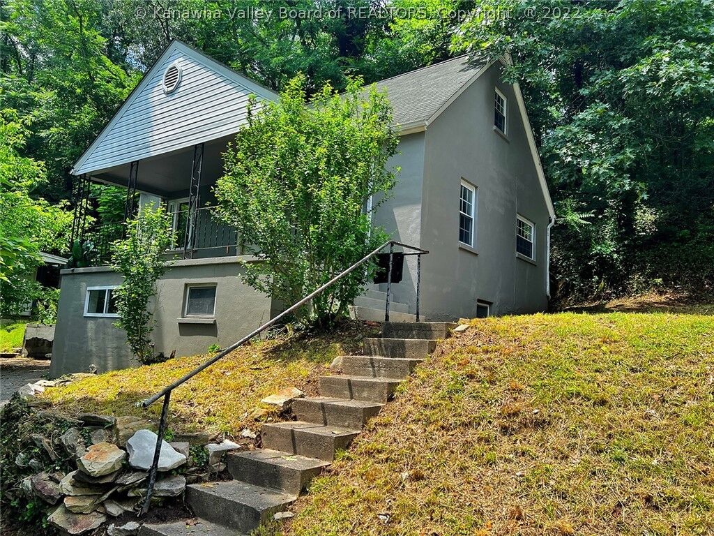 Property Photo: 1613 Whitney Street WV 25302