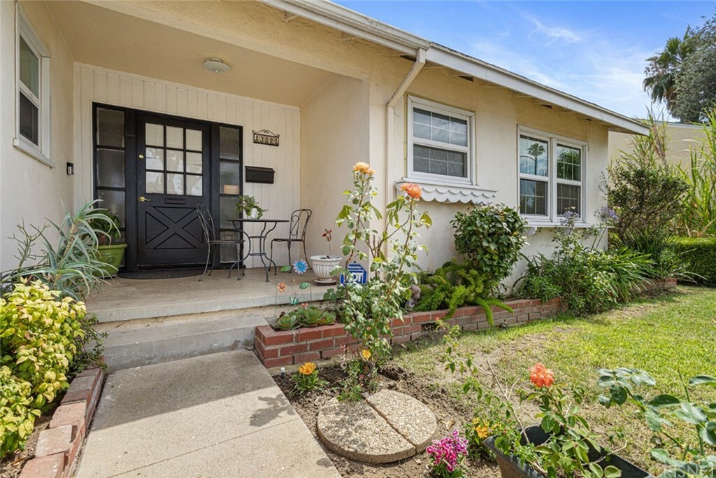 Property Photo:  19004 Victory Boulevard  CA 91335 