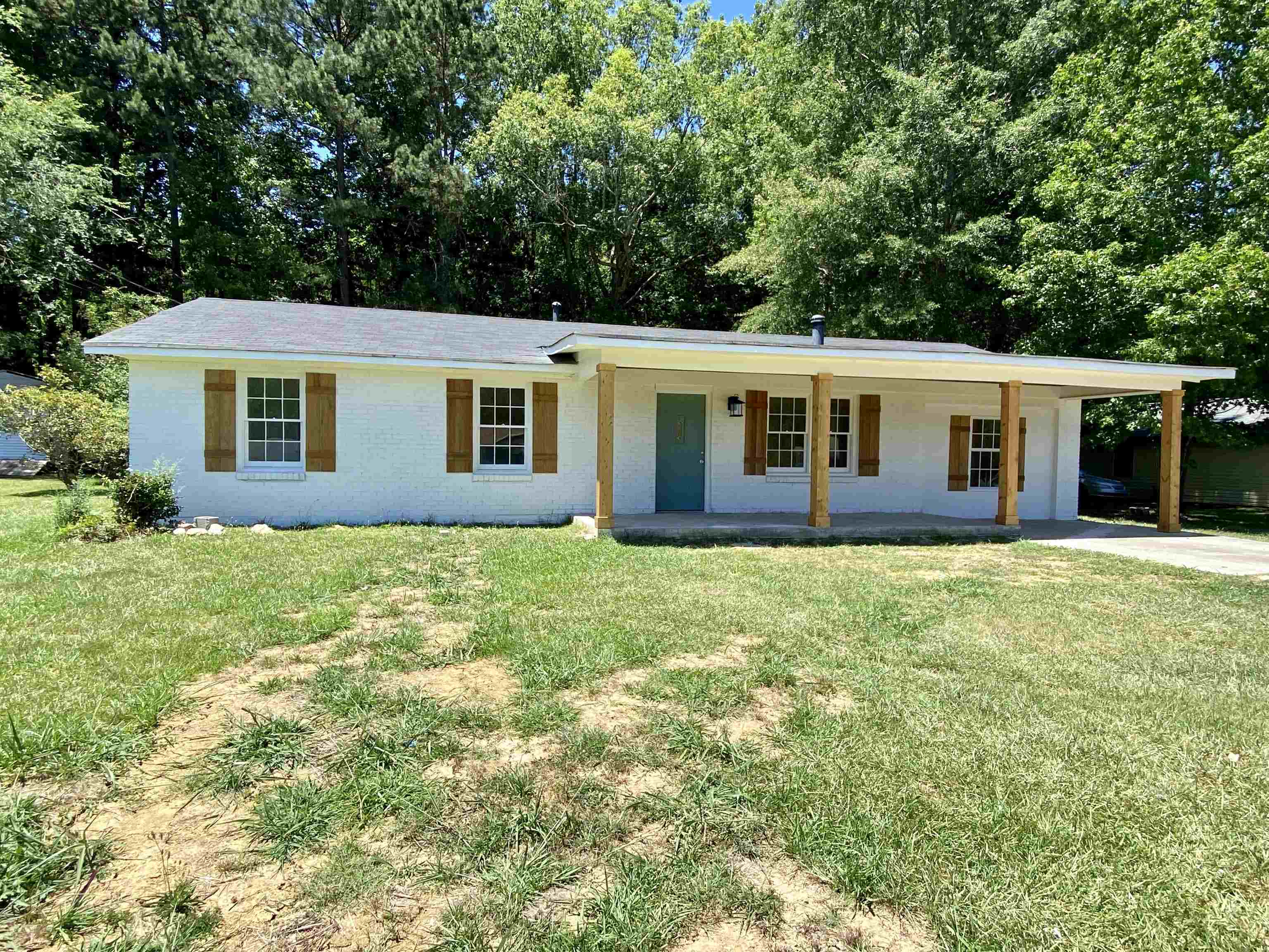 Property Photo:  1011 Alexander Avenue  GA 30669 