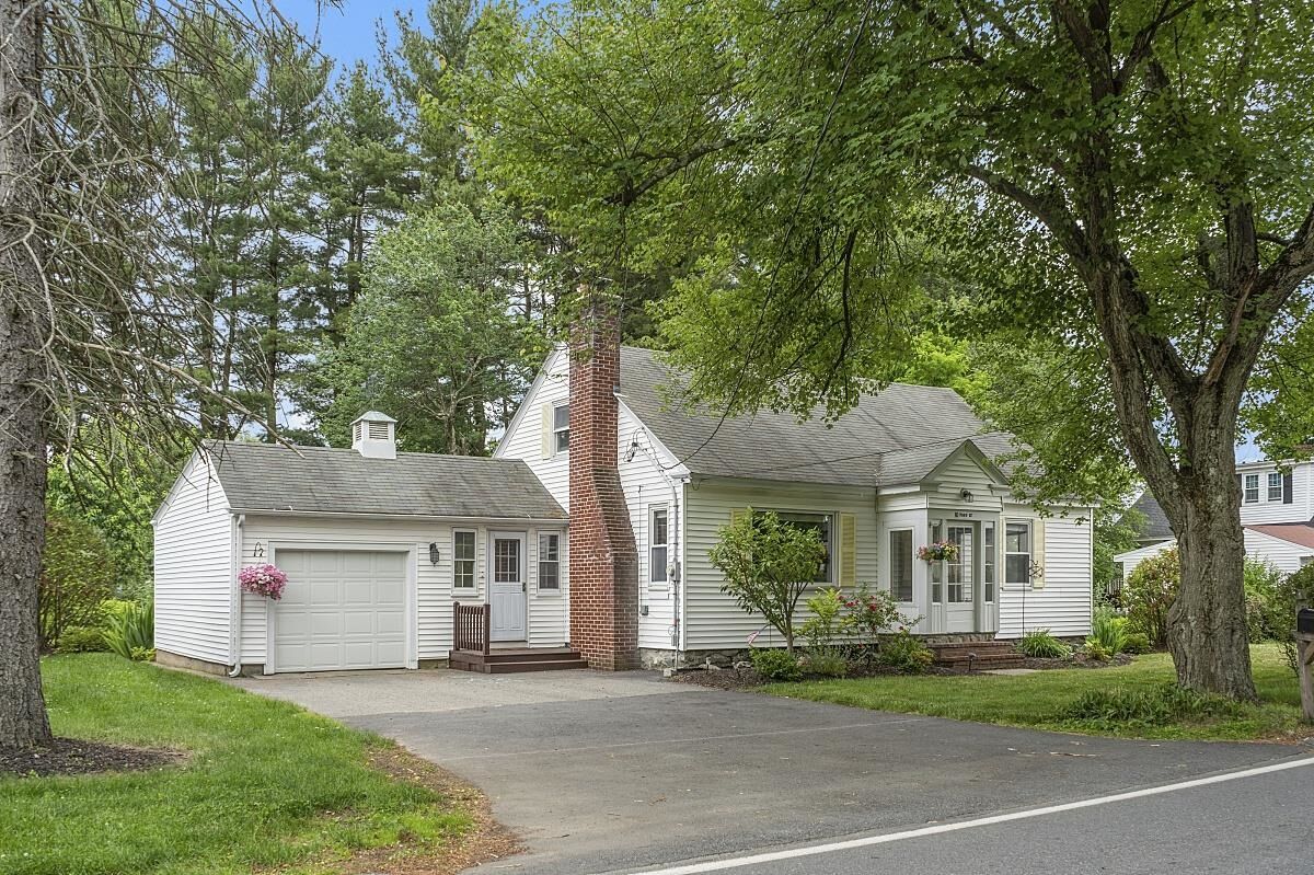 Property Photo:  10 Pond Street  NH 03019 