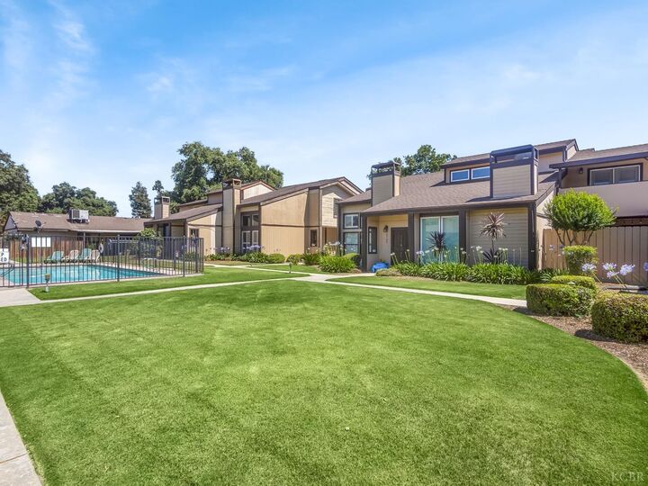 3719 W Hillsdale Avenue  Visalia CA 93291 photo