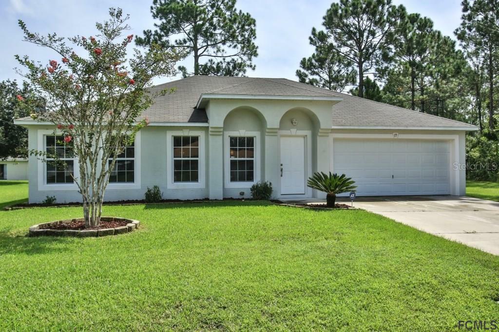 Property Photo: 17 Llacer Place FL 32164