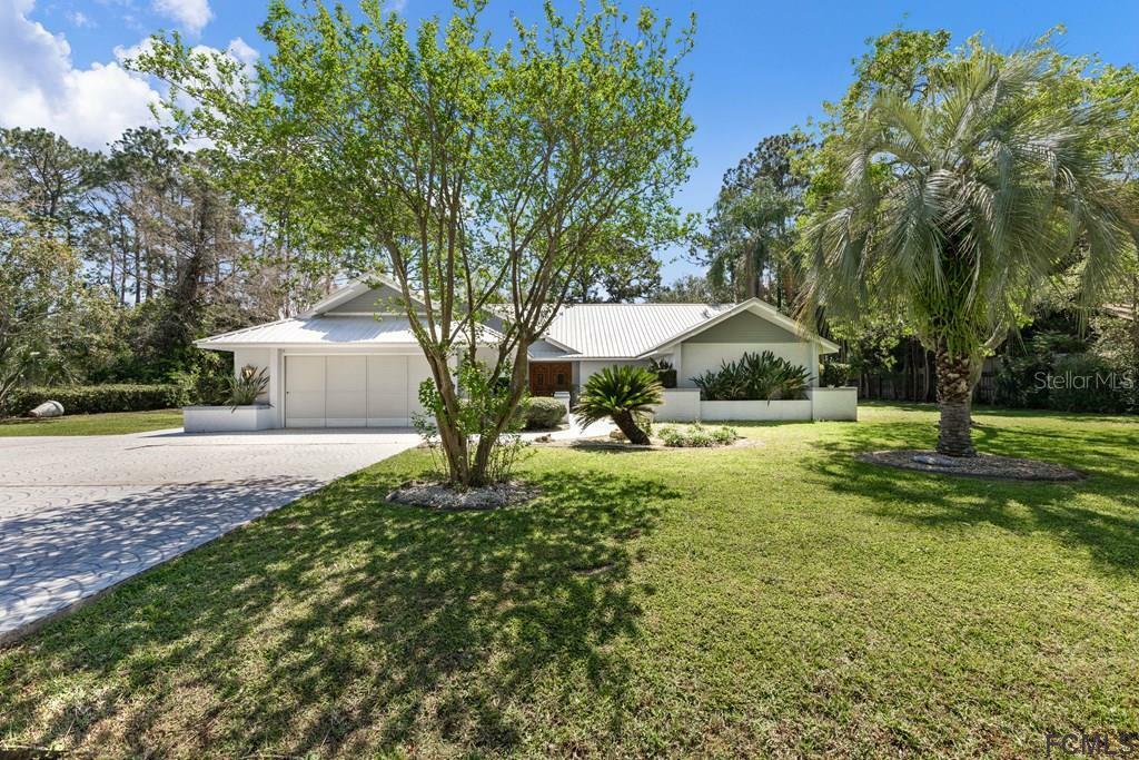 Property Photo: 18 Boulder Rock Drive FL 32137