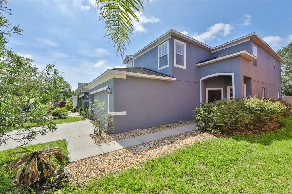 Property Photo:  1131 Seminole Sky Drive  FL 33570 