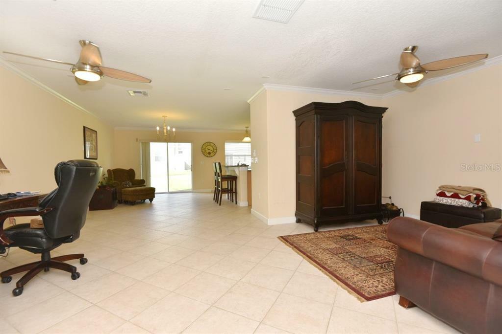 Property Photo: 182 Constitution Way FL 32708