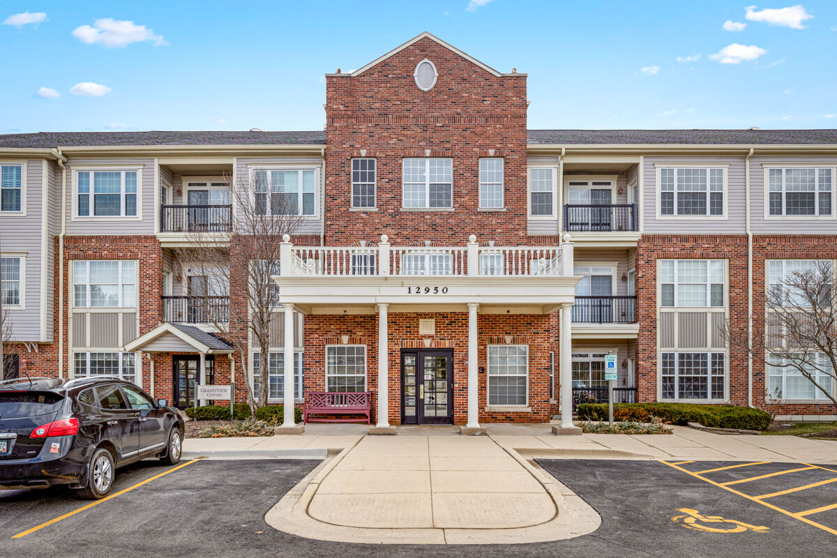 Property Photo: 12950 Meadow View Court 108 IL 60142