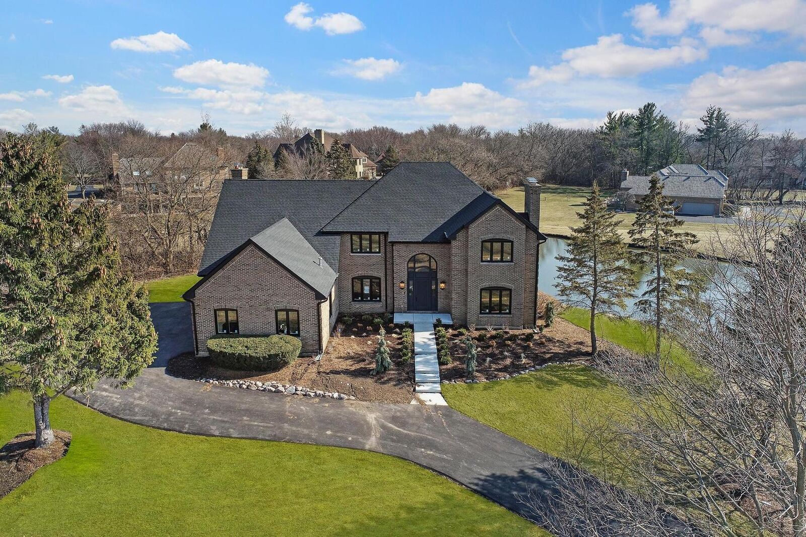 Property Photo:  5 Windsor Court  IL 60010 