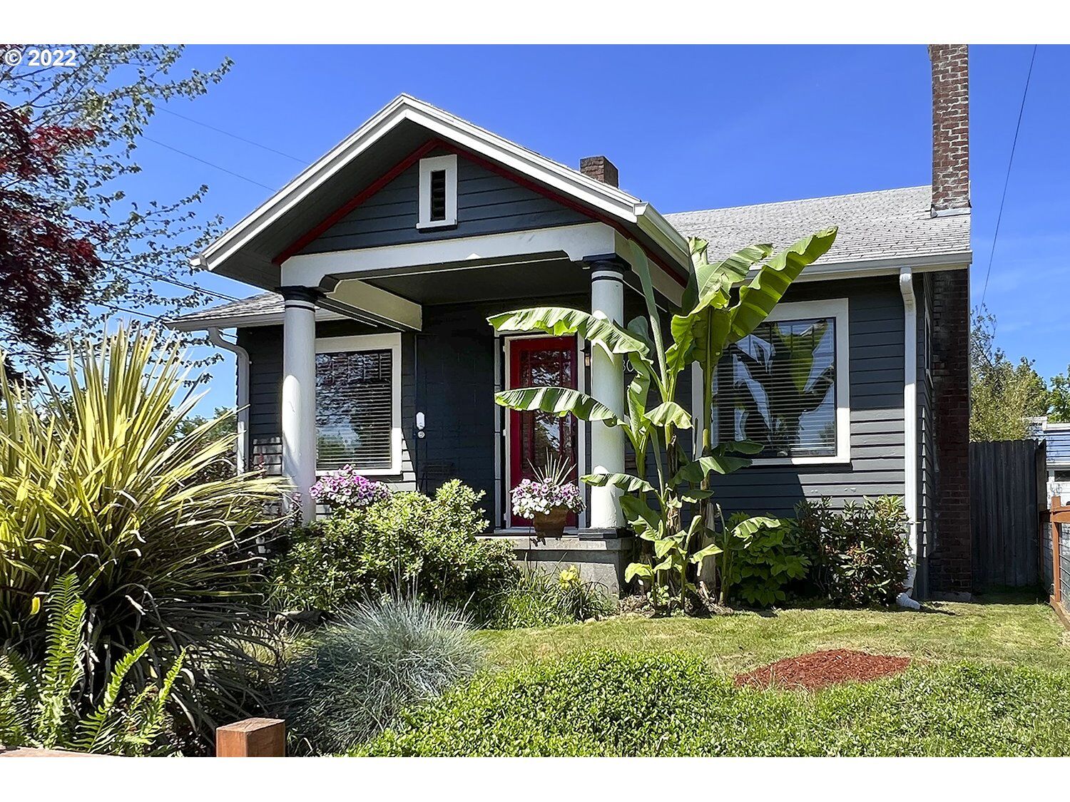 Property Photo:  1305 NE 60th Ave  OR 97213 