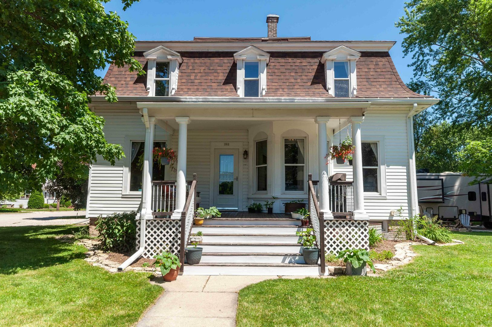 Property Photo: 202 E Church Street IL 60518